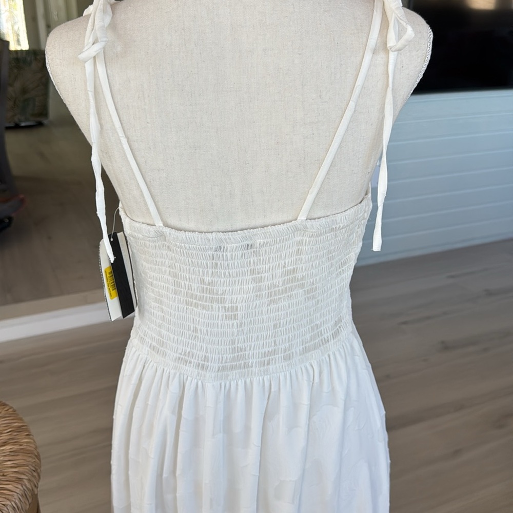 White dress by “Extraordinary” size Medium - Picture 3 of 3